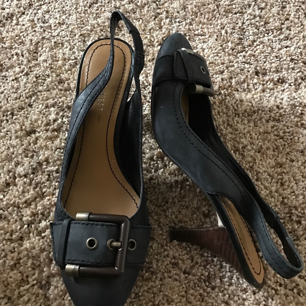 Black kitten heels