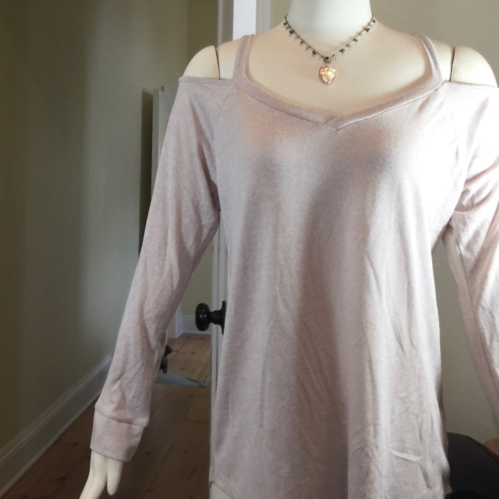 Super Soft + Lightweight COLD SHOULDER Sweater M-L