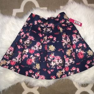 NWT Beautiful Floral A-Line Skirt Size M