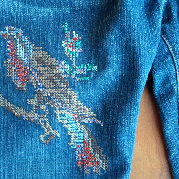 EMBROIDERED BEBE JEANS, SIZE 30 - Picture 5 of 7