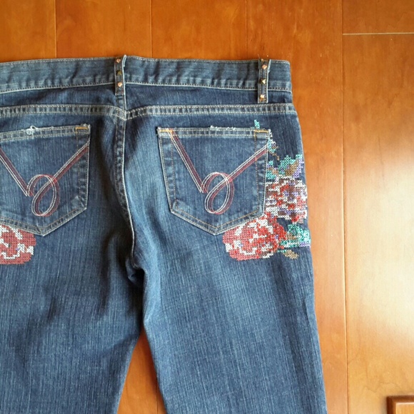 EMBROIDERED BEBE JEANS, SIZE 30 - Picture 6 of 7
