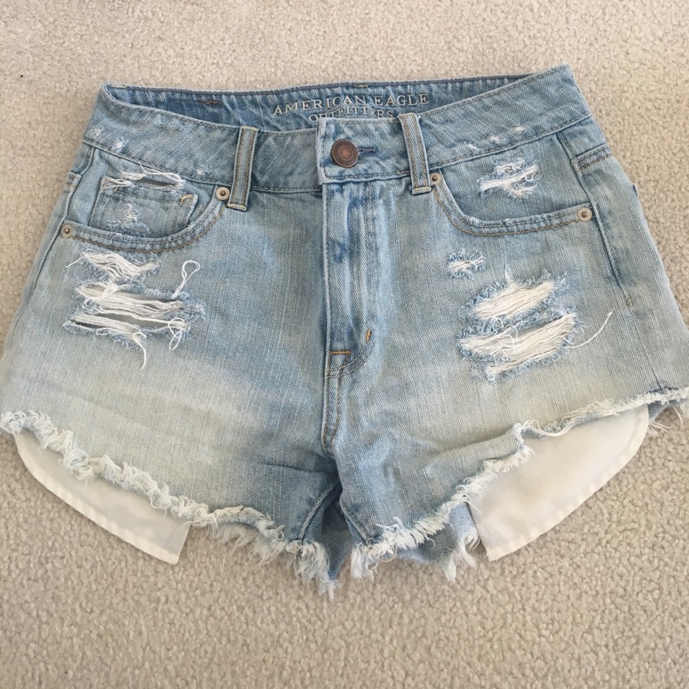 Hi-Rise lightwash denim shorts