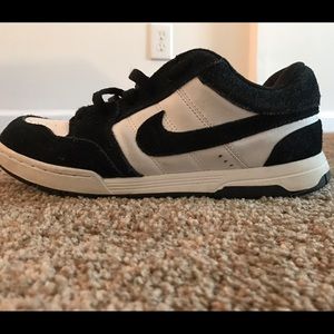 Nike youth boys shoes