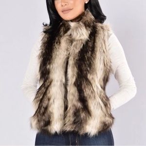 Fashion Nova Faux fur vest-new