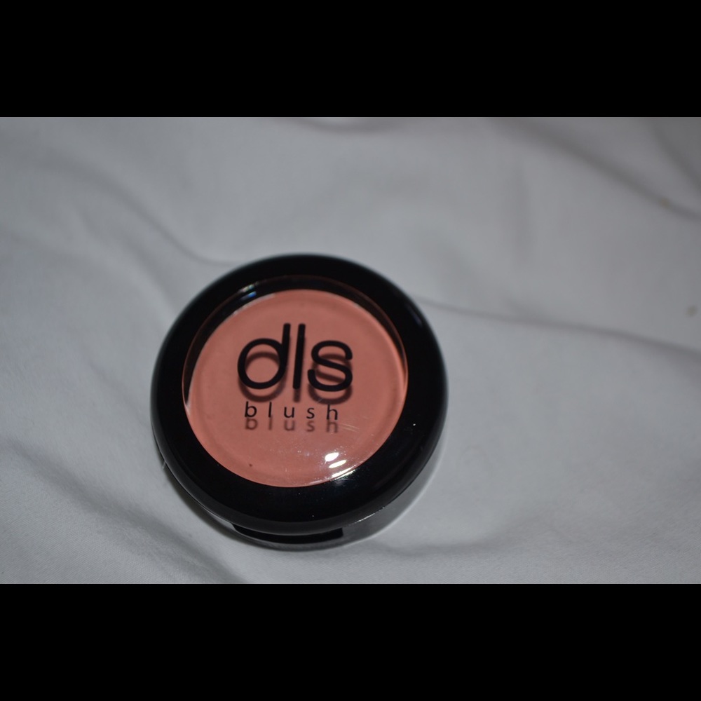 DIS blush