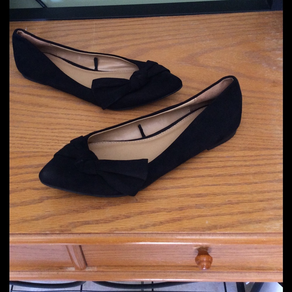 Women's black express flats