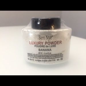 Ben Nye Translucent Loose Powder Makeup