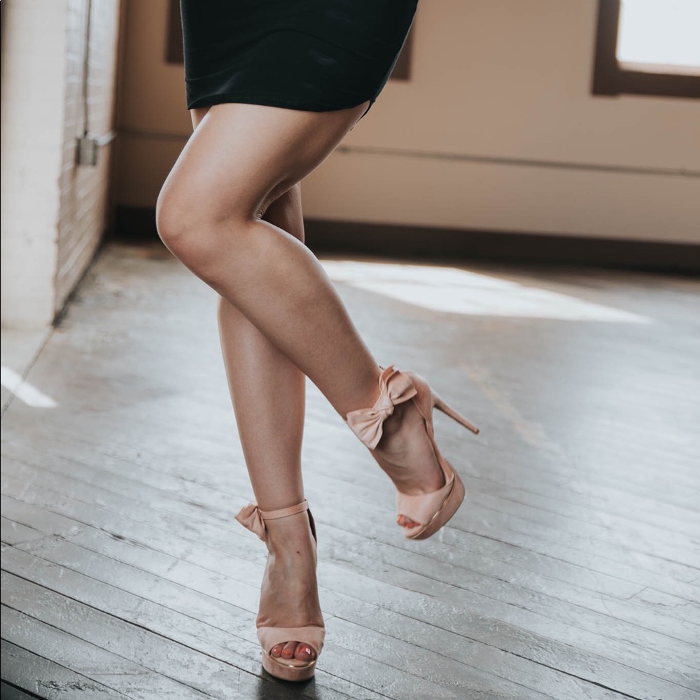 LAST PAIR LEFT Victoria Heel - Soft Blush Peep Toe