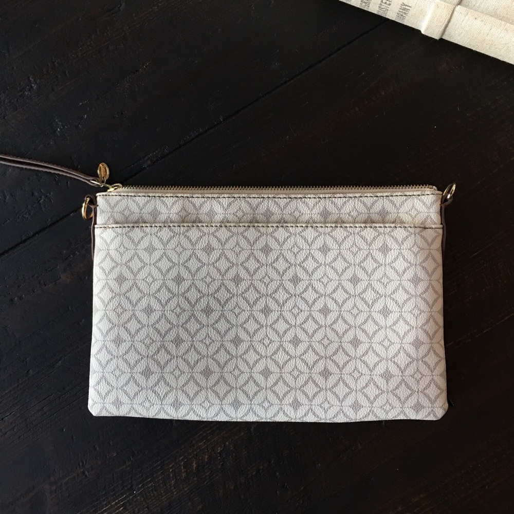 Fossil Clutch