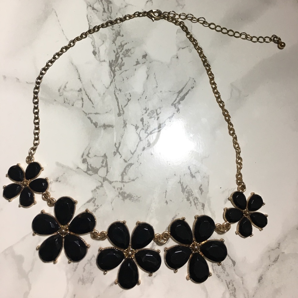 Black & Gold Flower Pendant Necklace