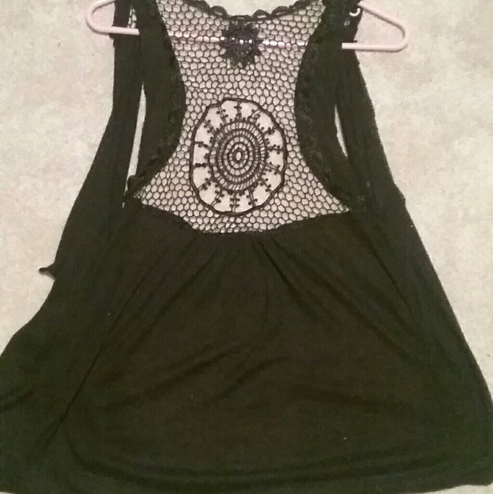 Black Short/No sleeve flowy cover w/ detailed back