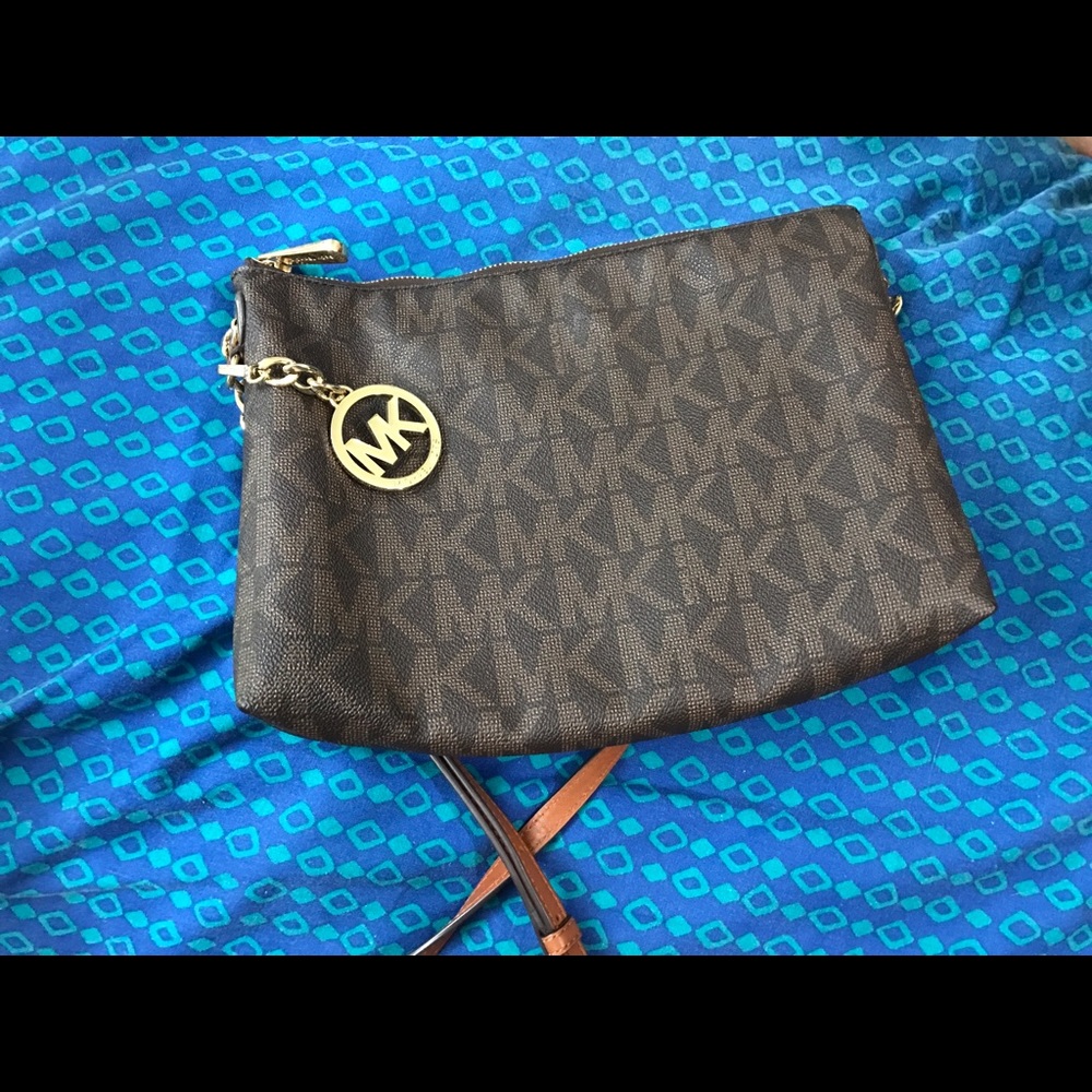 Michael kors logo crossbody