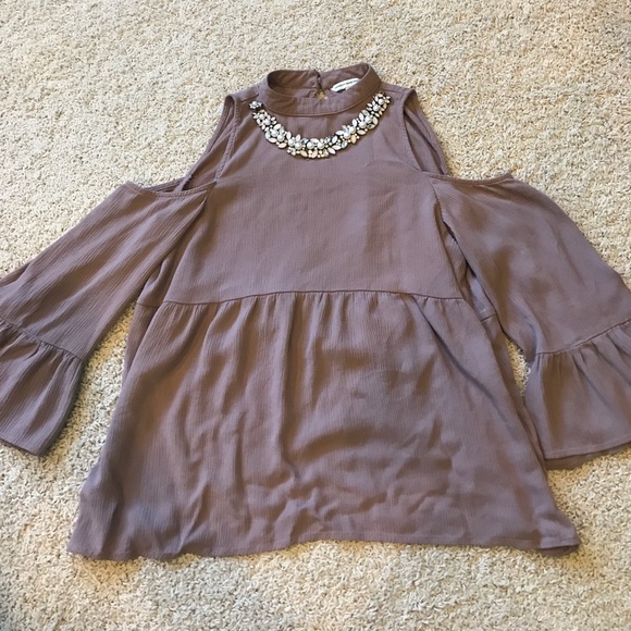 American Eagle Outfitters Tops - AE shoulder cutout top