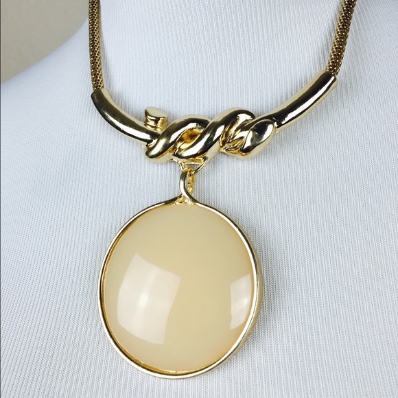 Elegant Solid Paola Pendant Necklace and Earrings - Picture 3 of 6