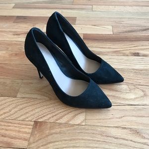 Black pointy shoe