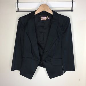 JuicyCoutureBlazer w/ruffled shoulder.Size M.