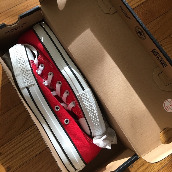 Converse Shoes - Red All Star converse men's size 4 women's size 6