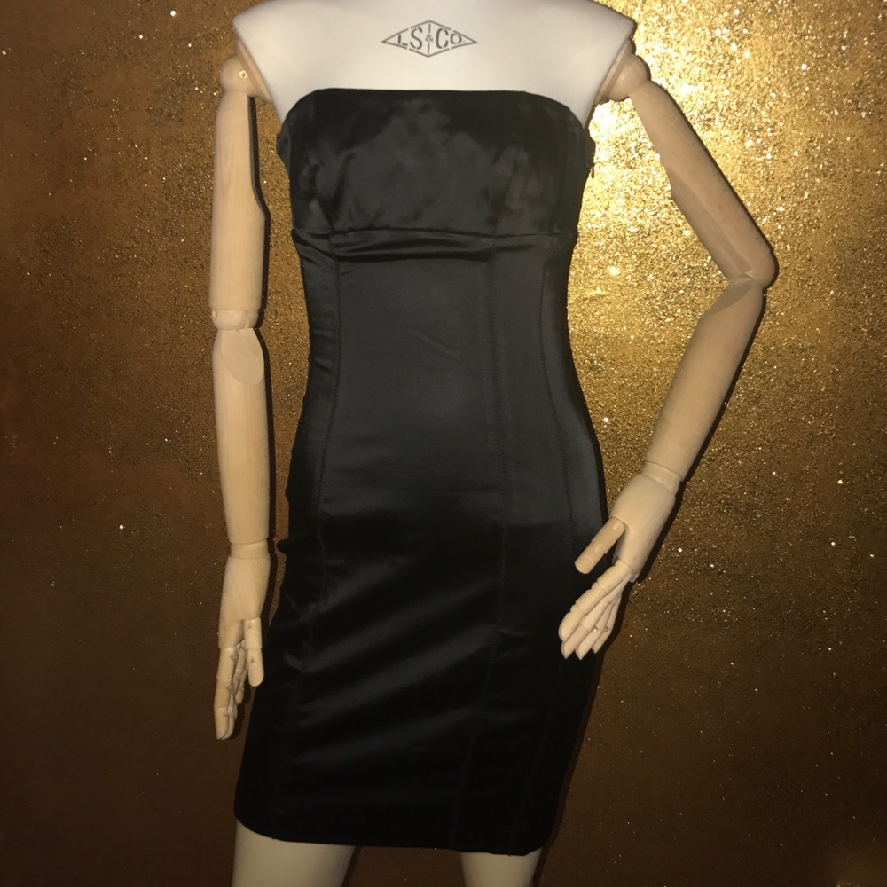 ✨✨SOLD✨✨LBD w/ a CORSET BACK 😱😍