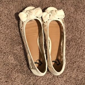 ❤️HP❤️ Off-White Lace Flats