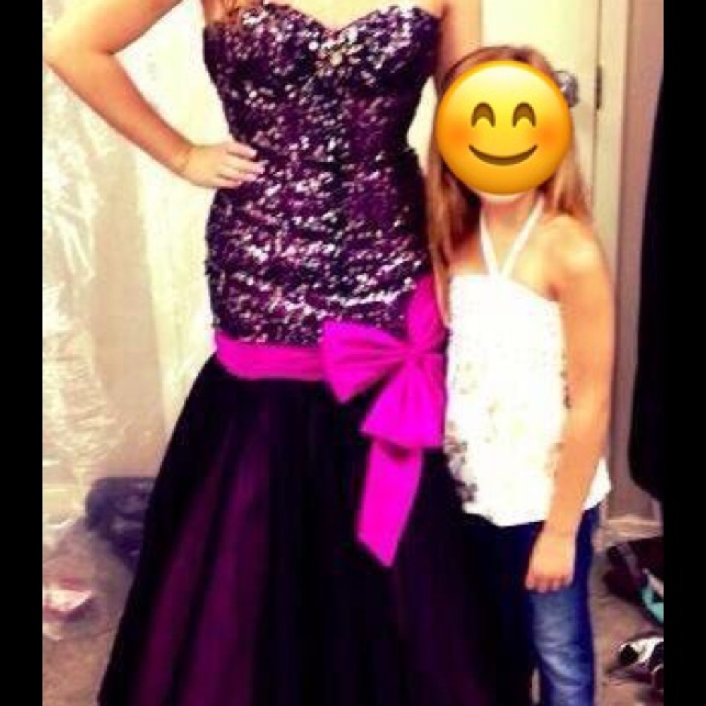 Tony Bowls Le Gala 2011 size 2