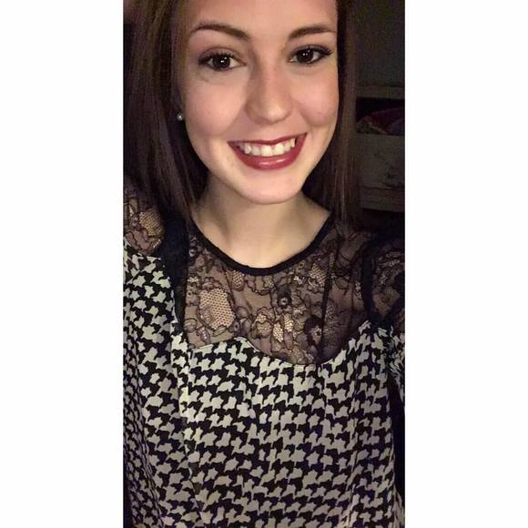 Meet your Posher, Stephanie - Picture 1 of 1