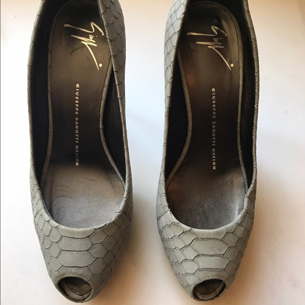 Giuseppe Zanotti grey leather peep toe