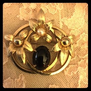 Vintage 40's Gold Flowers & Leaves Brooch