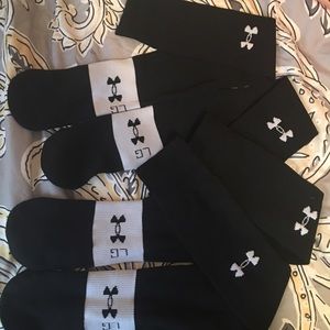 🎉2 Pairs Under Armor Socks‼️BUNDLE ME