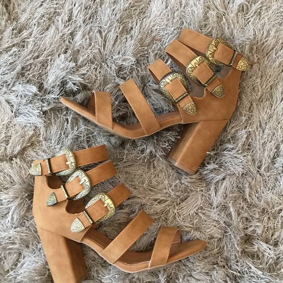 Buckle heels - Picture 1 of 2