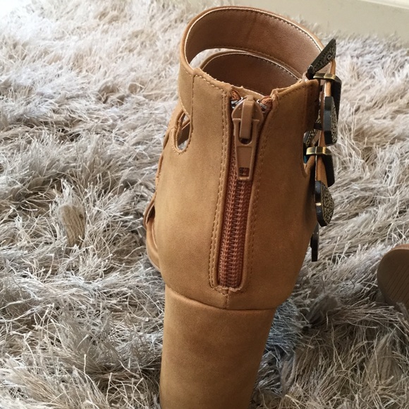 Buckle heels - Picture 2 of 2