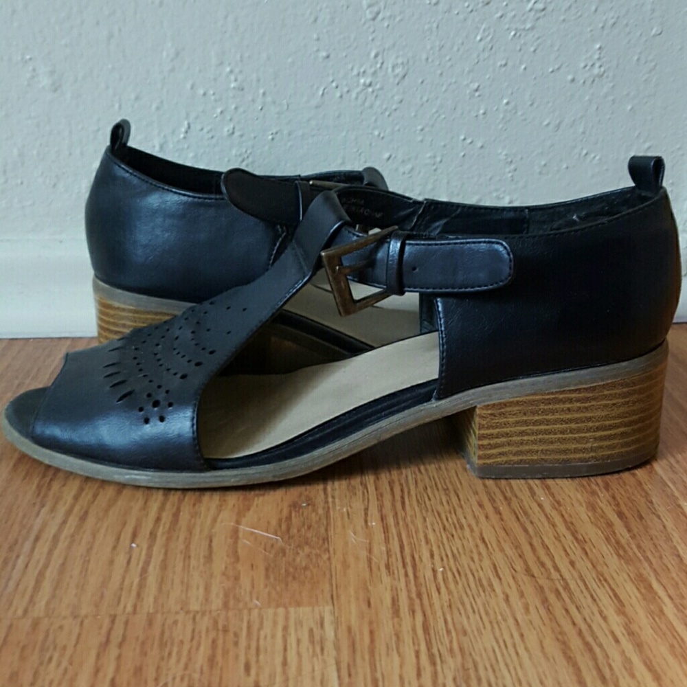 UO sandals