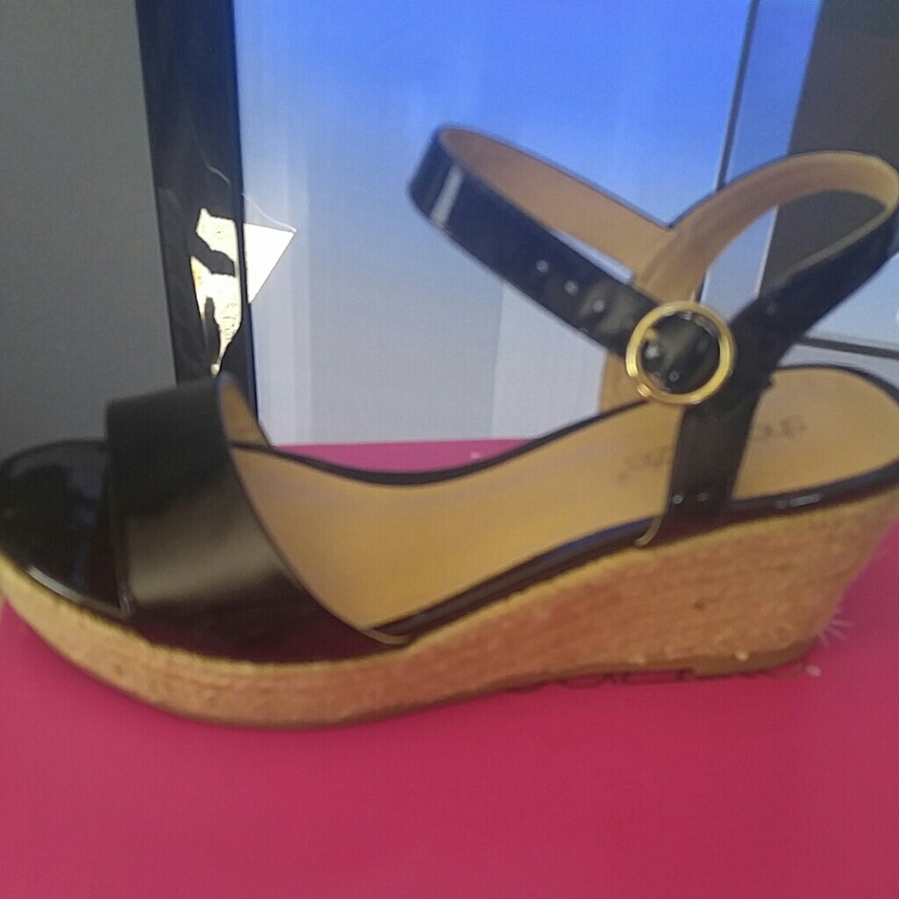 Shoes - Picture 4 of 5