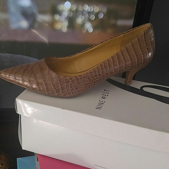 Shoes - Picture 2 of 5