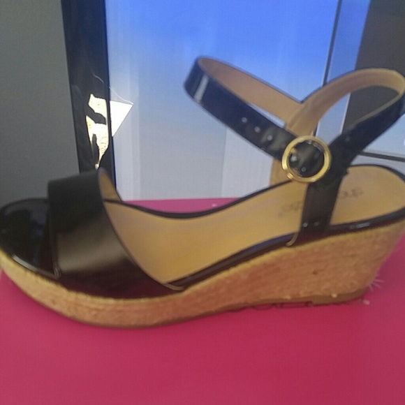 Shoes - Picture 4 of 5