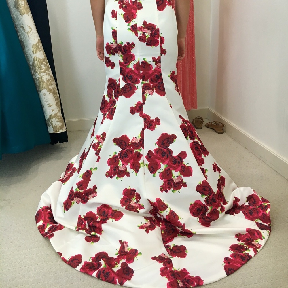 JOVANI Prom Dress size 4 - Picture 4 of 5