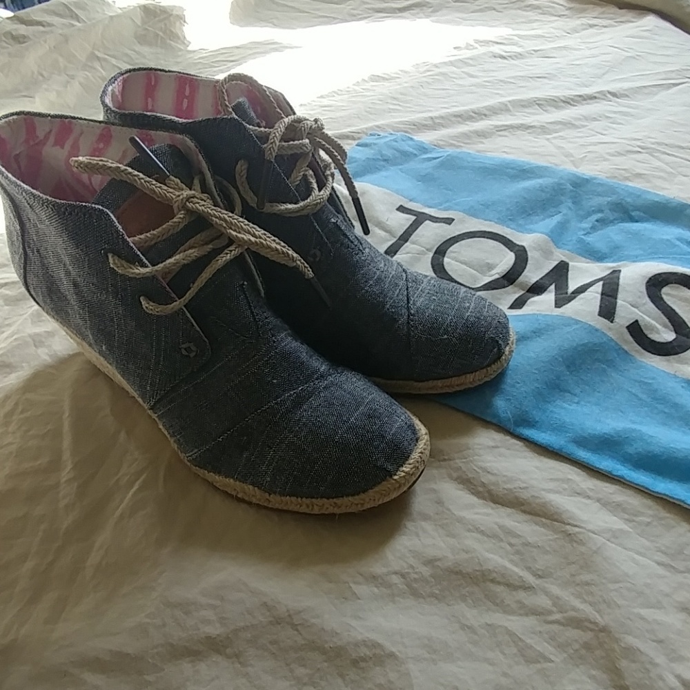 TOMS gray wedges sz 8.5
