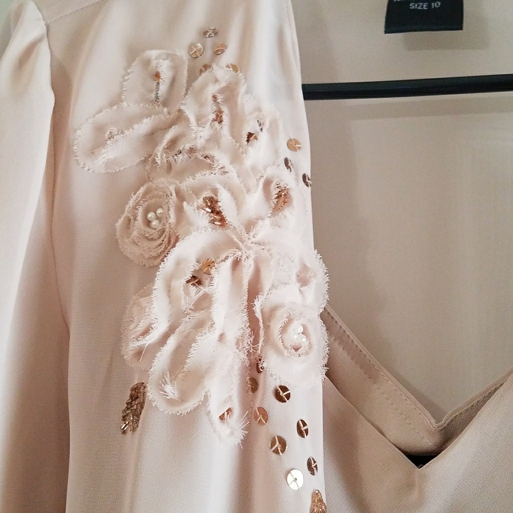 Beautiful dress! - Picture 4 of 4