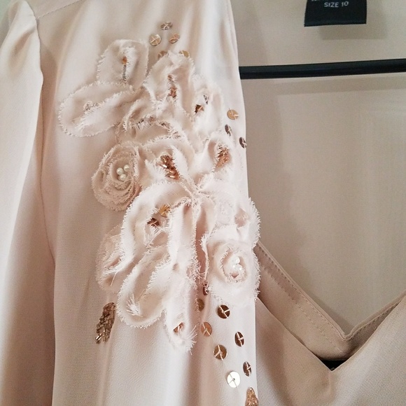 Beautiful dress! - Picture 4 of 4