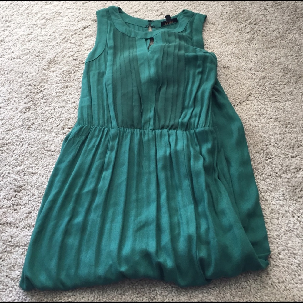 Green maxi dress