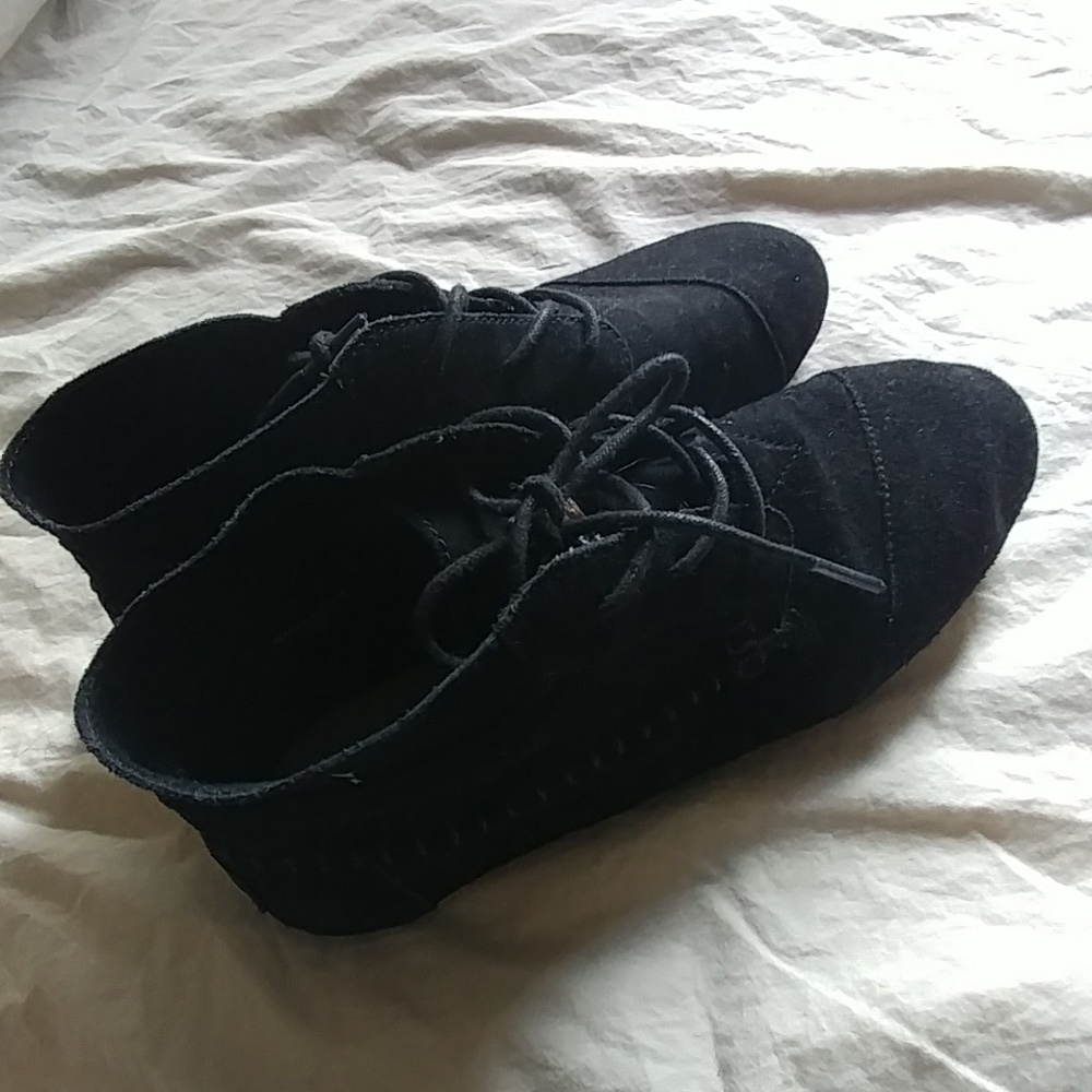 TOMS black ankle boots sz 9