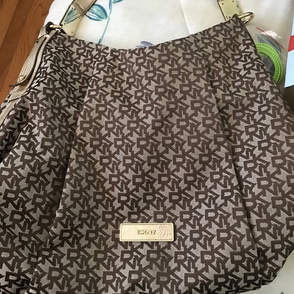 Tan/beige Dkny shoulder bag! Like new condition.