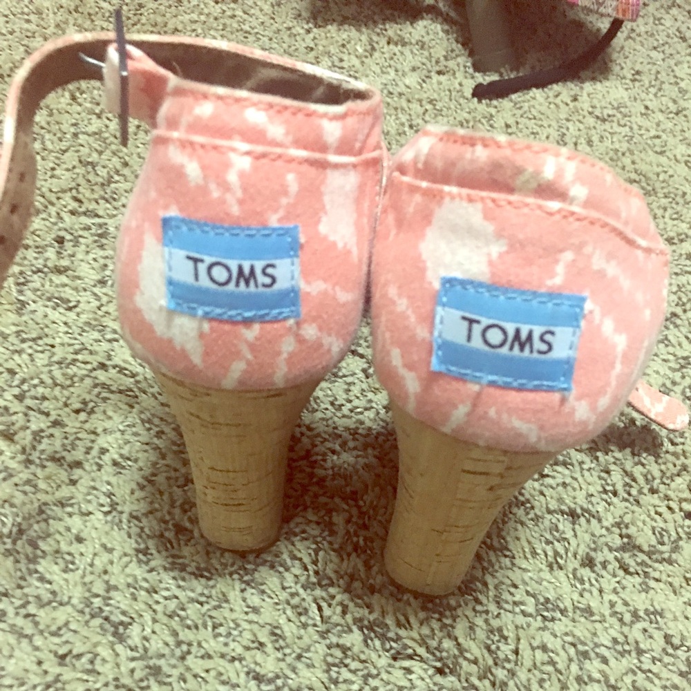 Toms wedge size 8