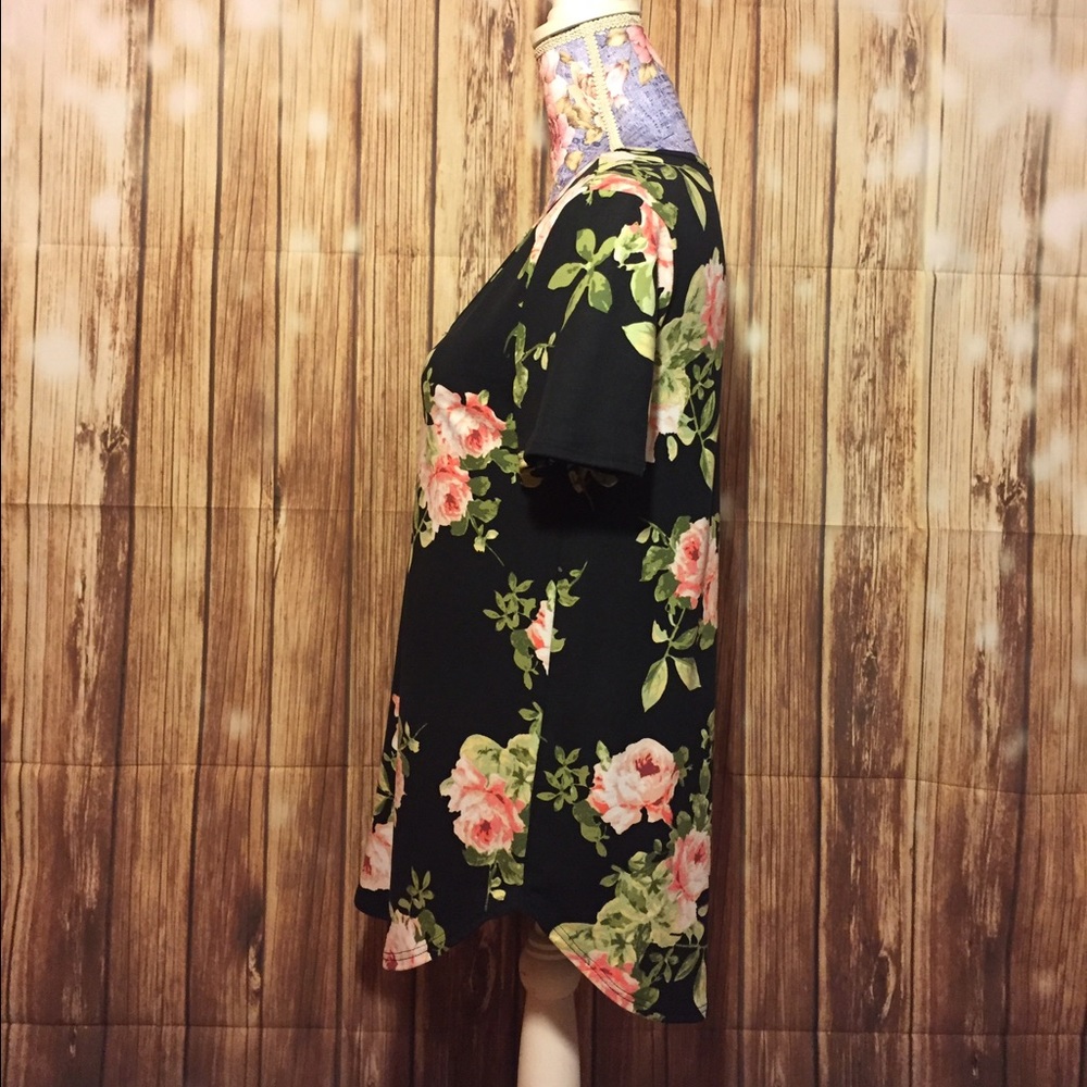 Black floral cross cross top - Picture 2 of 4