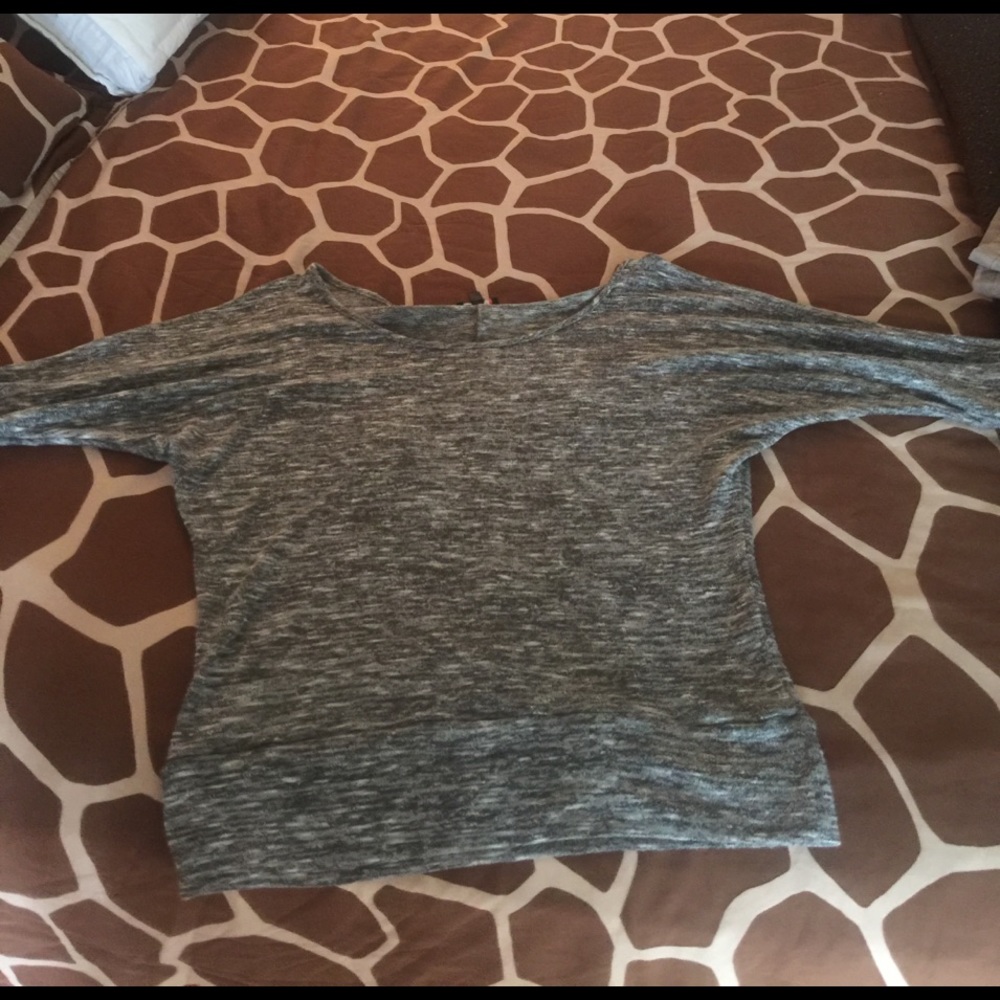 Heathered gray 3/4 sleeve knit top