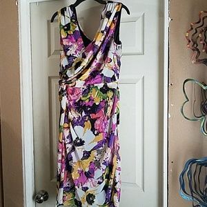 ADRIANA PAPELL Floral dress!