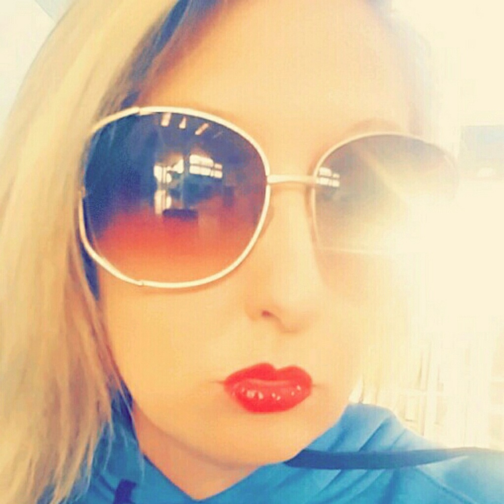 Meet your Posher, Kendra