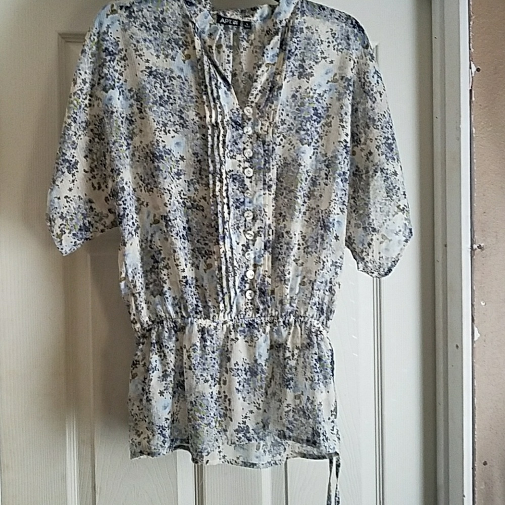 Floral blouse!