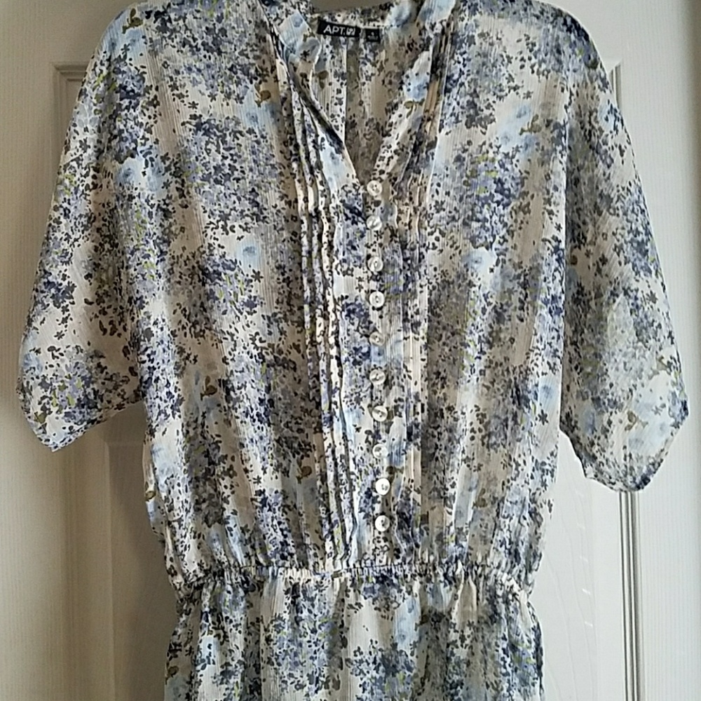 Floral blouse! - Picture 3 of 3