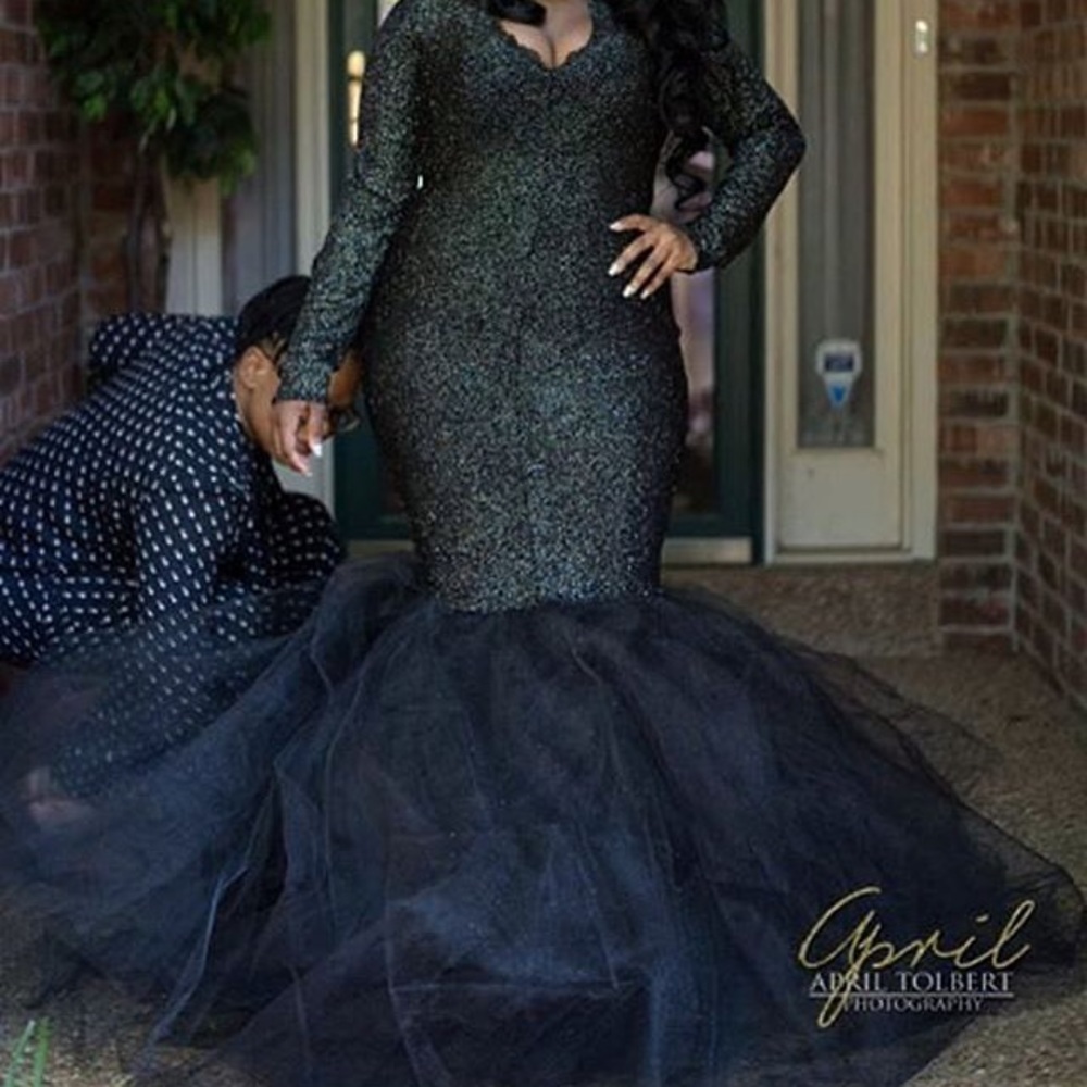 Custom gown - Picture 2 of 4