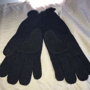 ISOTONER CABLE KNIT GLOVES